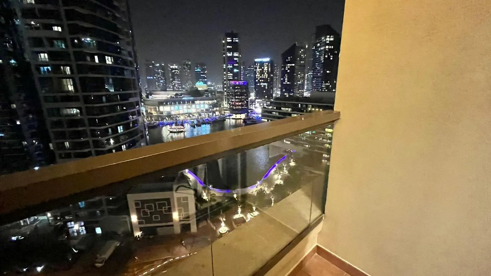 Ferienwohnung Amazing 1Bdr In Jbr- Beach Access And Lake View Dubai Apartment